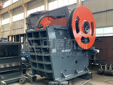 今春發(fā)貨忙 時(shí)產(chǎn)200噸歐版鄂式破碎機(jī)出征山東